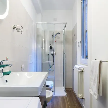 Apartment Plum Guide - Champagne Creme *