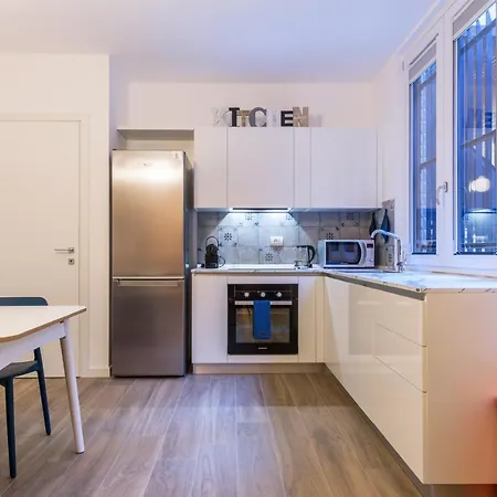 Apartment Plum Guide - Champagne Creme *